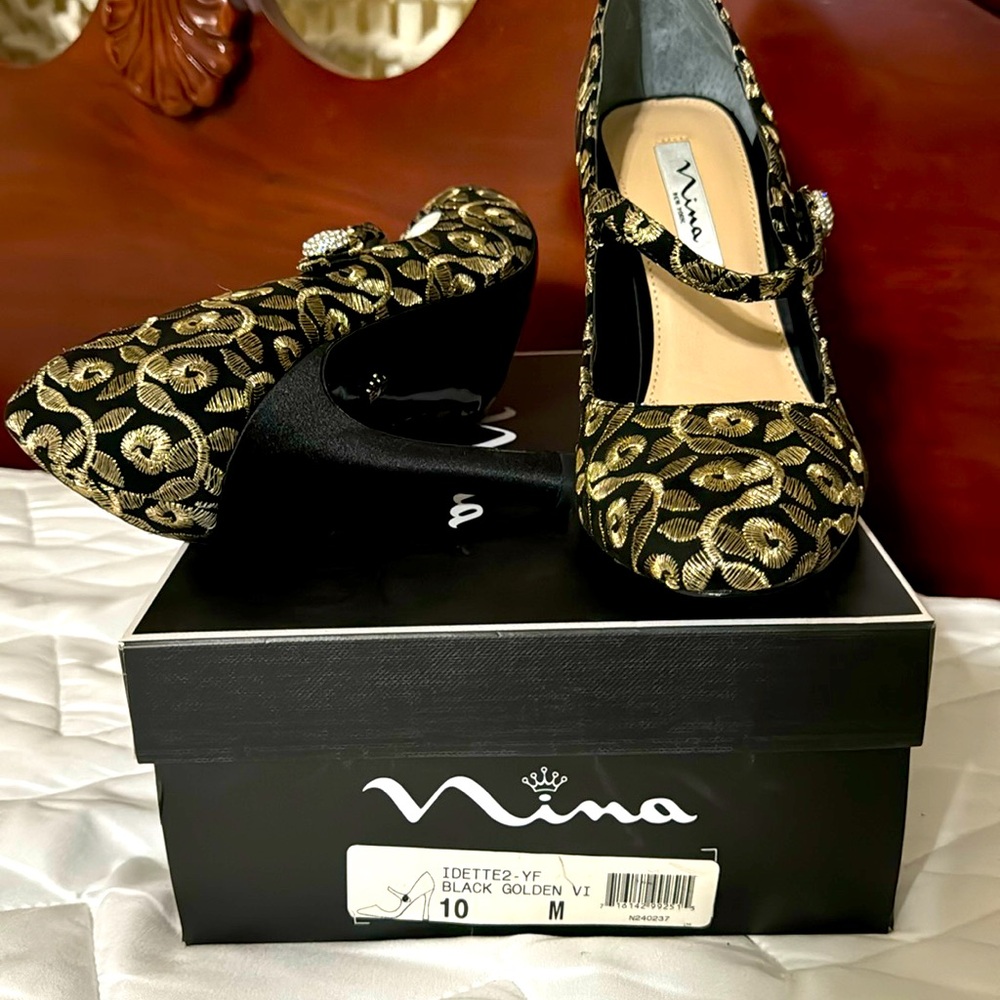 Nina Black Golden pumps